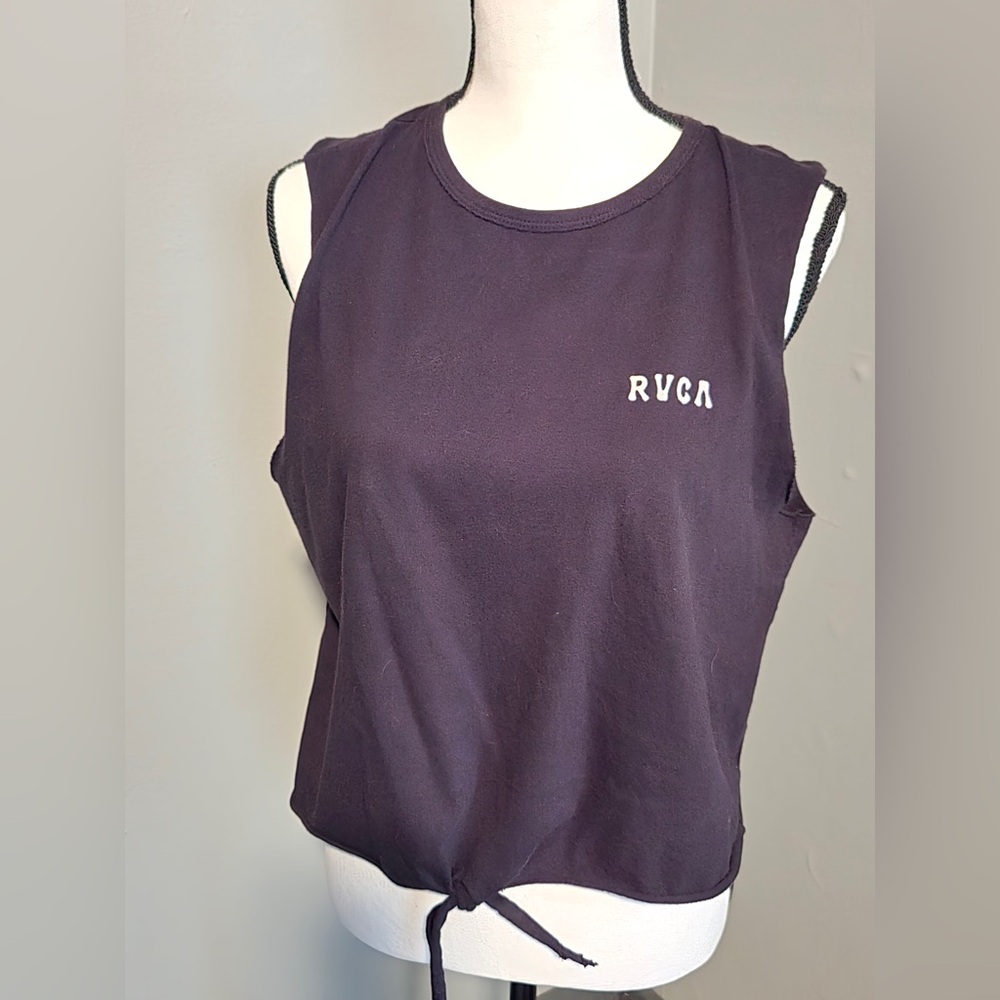 NWOT RVCA Women's Black tie front tank top sz L. Black w floral on back.